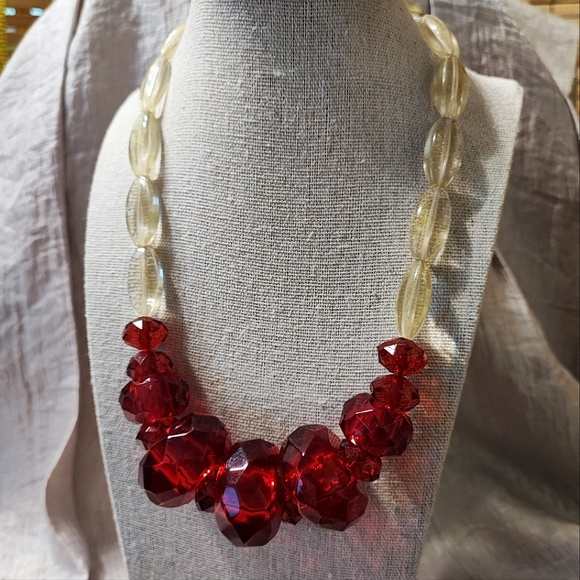 Huge Faceted Cherry Red Transparent Gold Micro Glitter Beaded Vintage Necklace - Picture 2 of 11